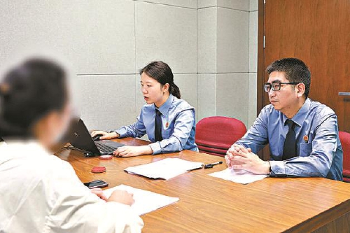 一个有“优先受偿权”的不速之客突然出现，上千万元执行款险遭“截和”｜今晚九点半